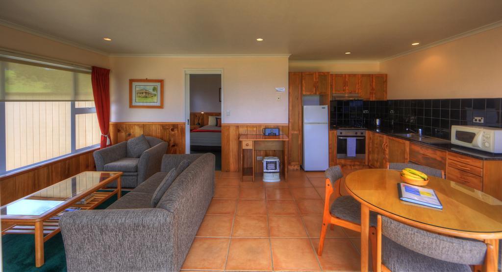Islander Lodge Apartments Burnt Pine Buitenkant foto